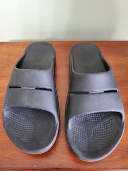 Oofos Unisex Ooahh Slide Black 9 Women / 7 Men