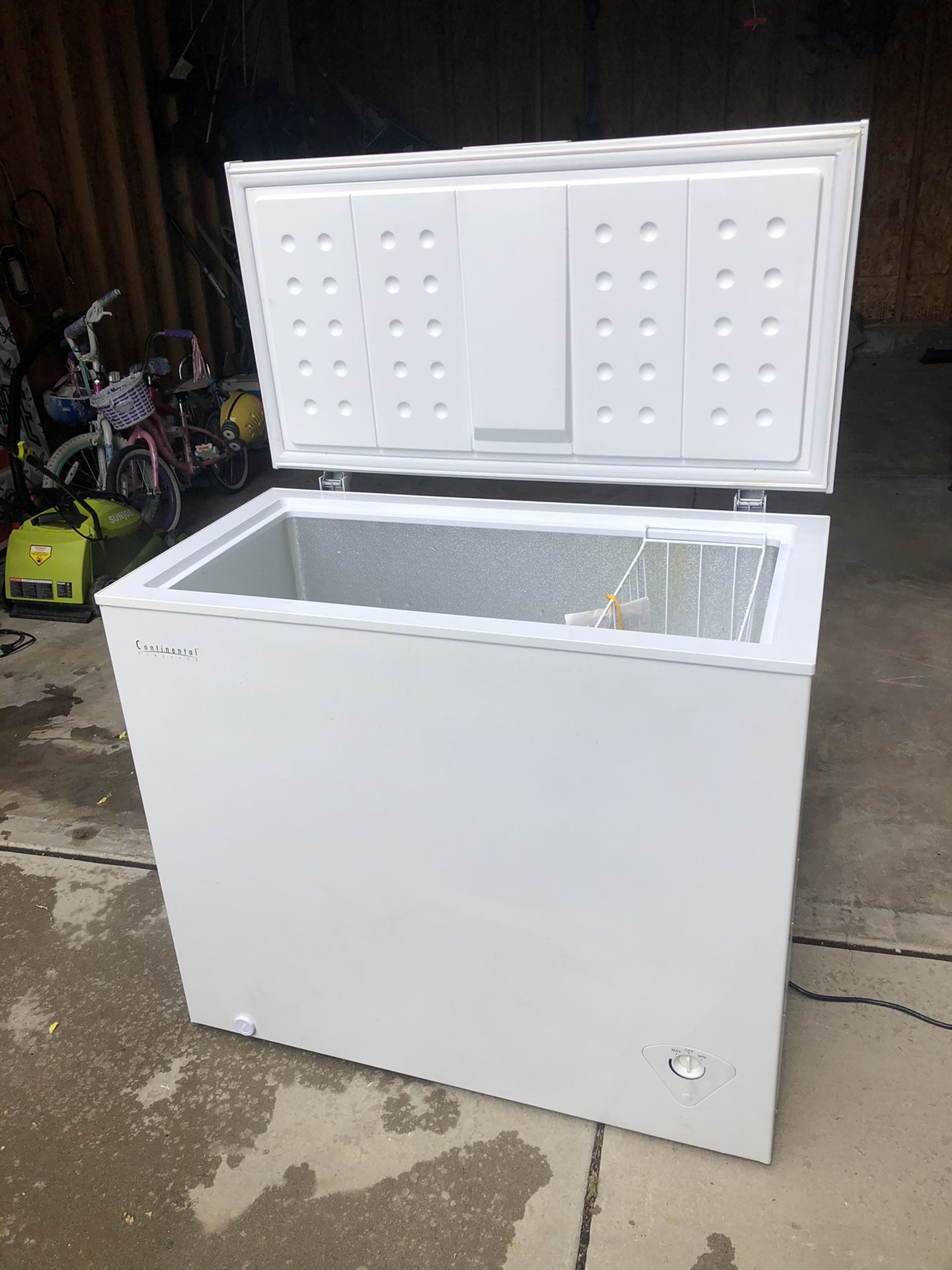 Continental deep freezer chest 7.0