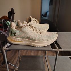Under Armour Flow Velociti 3 'Etched In Stone'
 SIZE12