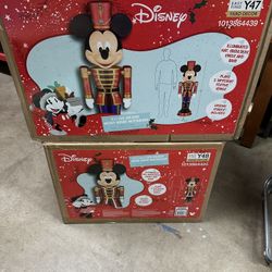 Mickey And Minnie Nutcrackers 