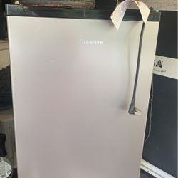 Hisense Mini Fridge 