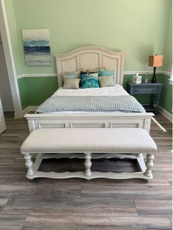 Kevin Charles Coastal Queen Bedroom Set | City Furniture | Mattress Included