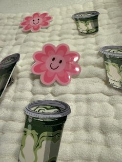 🍵🌸Matcha & pink flower pins !
