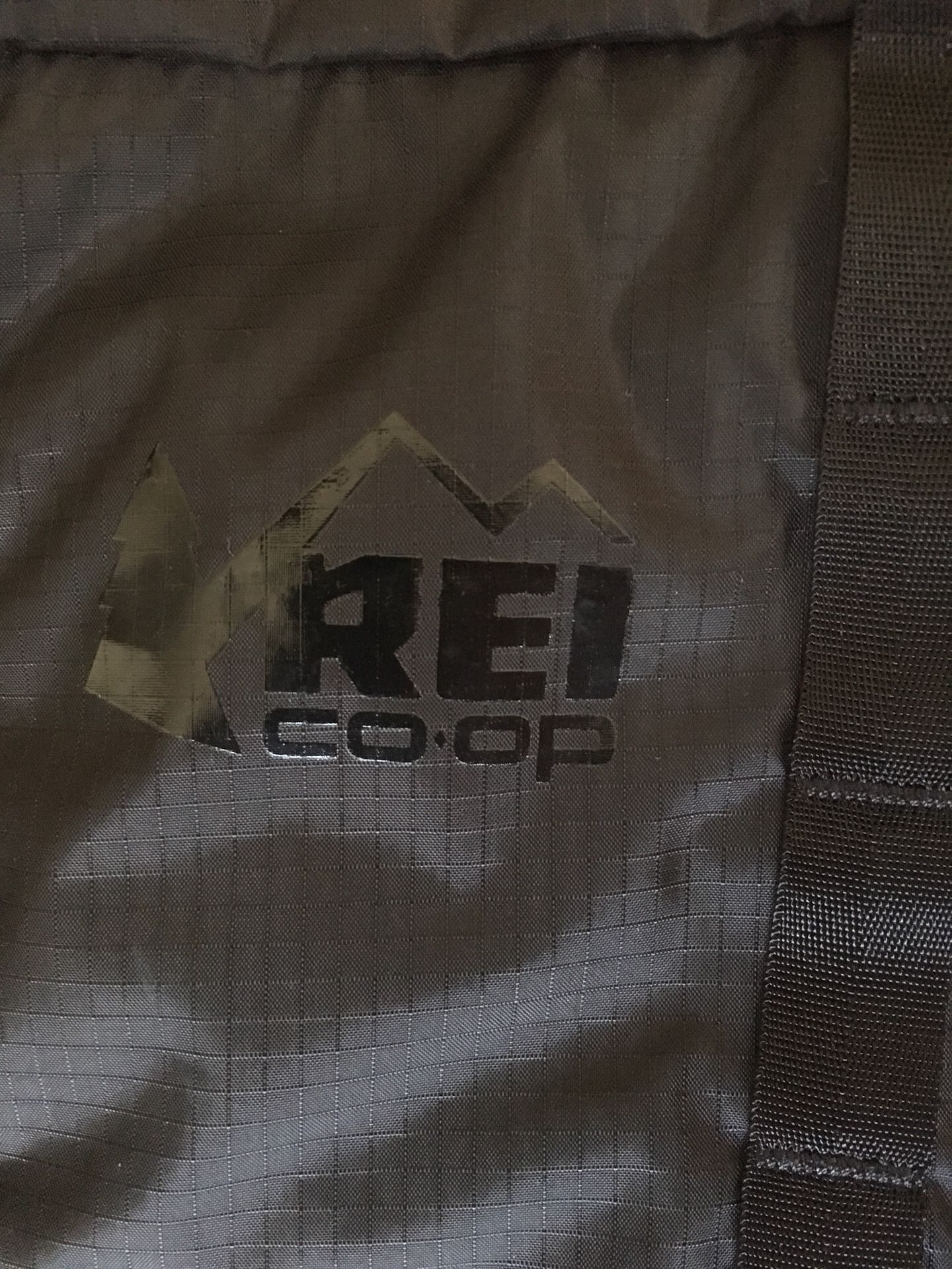 REI LIGHTWEIGHT BACKPACK (new)