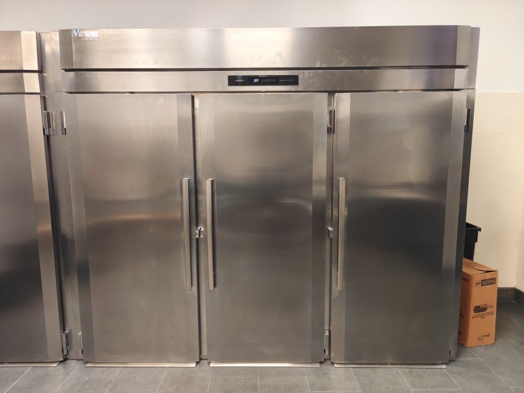 101 Victory Refrigerator 3 Section Roll In RC