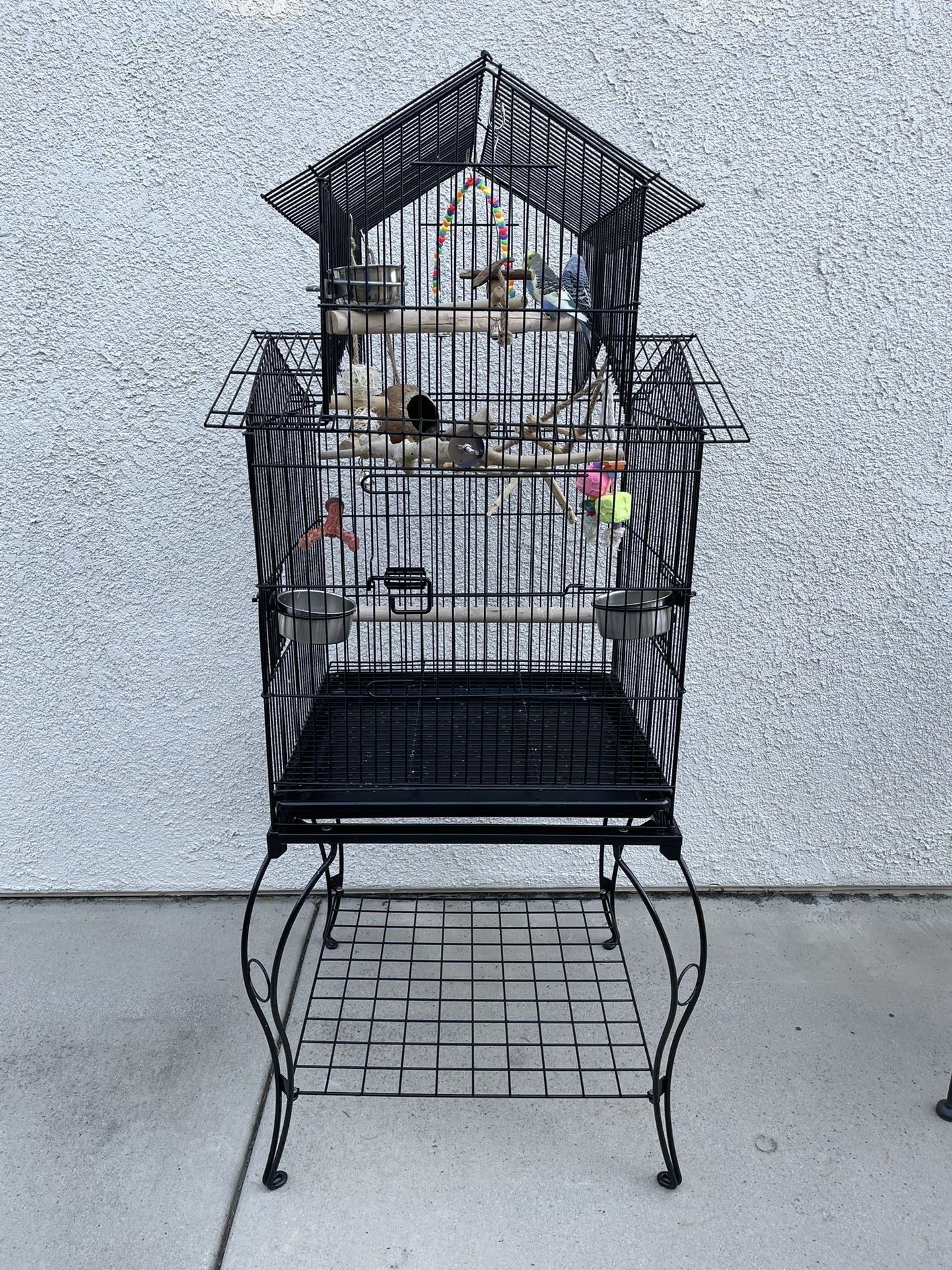 Big Bird Cage.. excellent condition, like new.. everything included.. measures 53h x 22w x 22d
