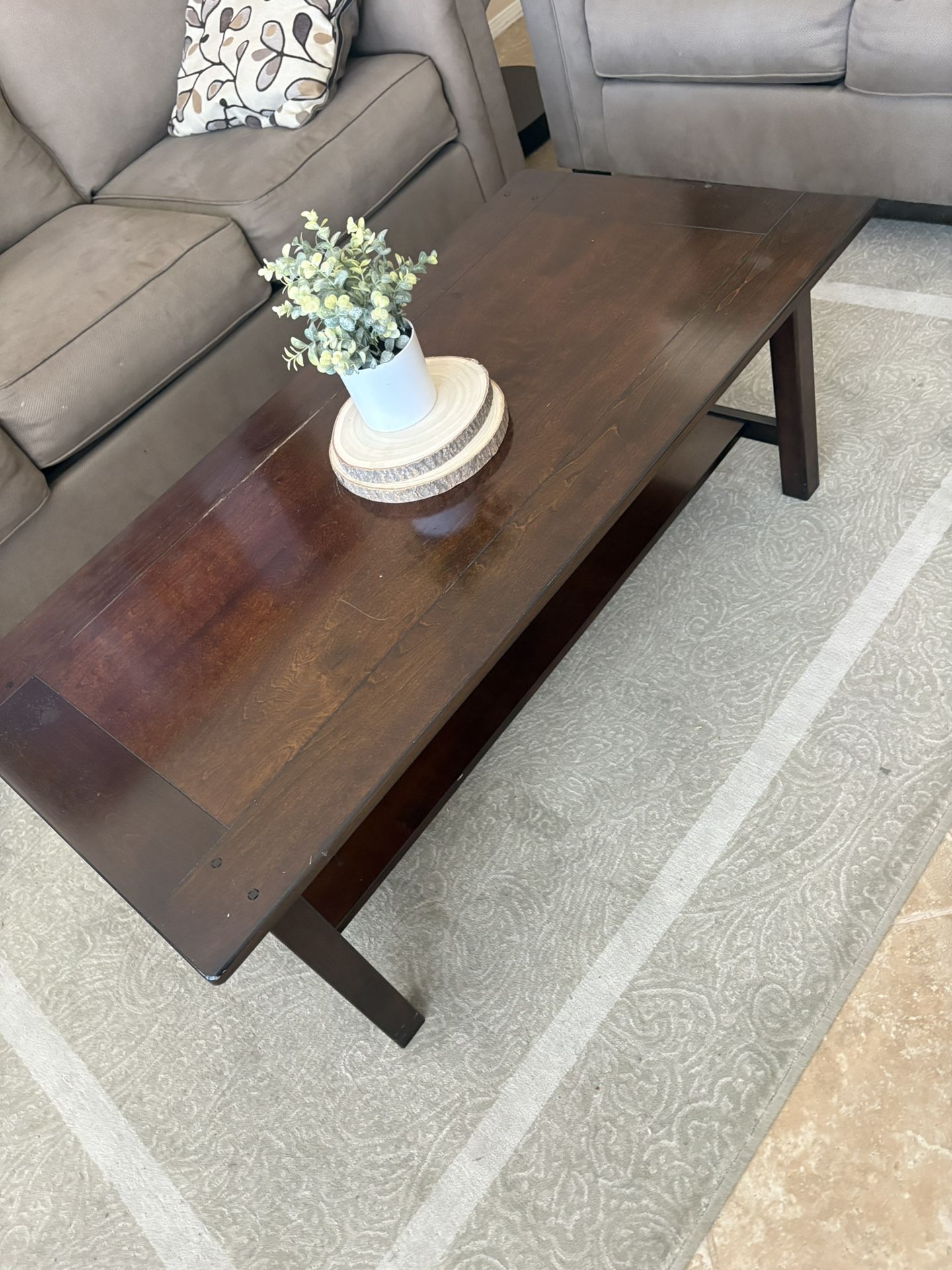 Coffee table With End Tables 