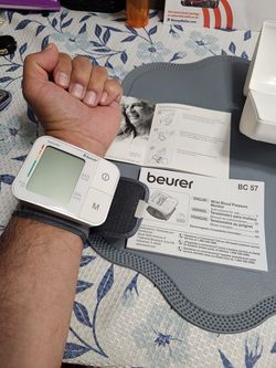 Blood pressure cuff wrist read description