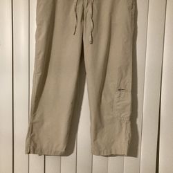 Colombia Womans Cropped Pants Size Medium Pull Camping Outdoors Hiking Vacation