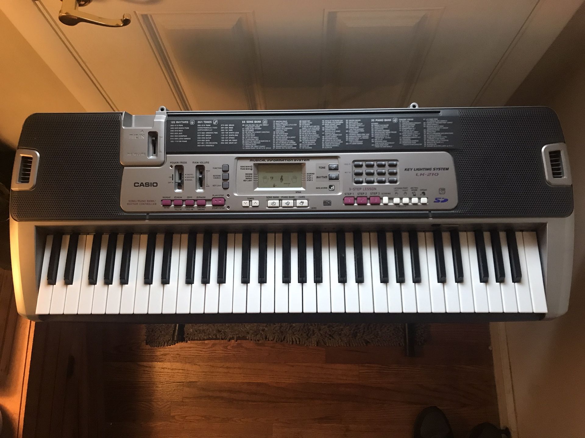 Casio Keyboard w/foldable stand
