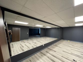 Quarter-Inch Fitness Mirrors That Reflect Quality
