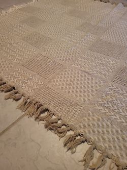 Ivory And Beige Rug 4' X 5'