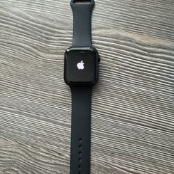 Apple Watch, Series 7.  