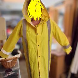 Medium Yellow Condor Raincoat