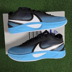 Nike Gannis Freak 6 Christmas DAY SIze 8M