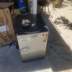 Hisense Mini Refrigerator 