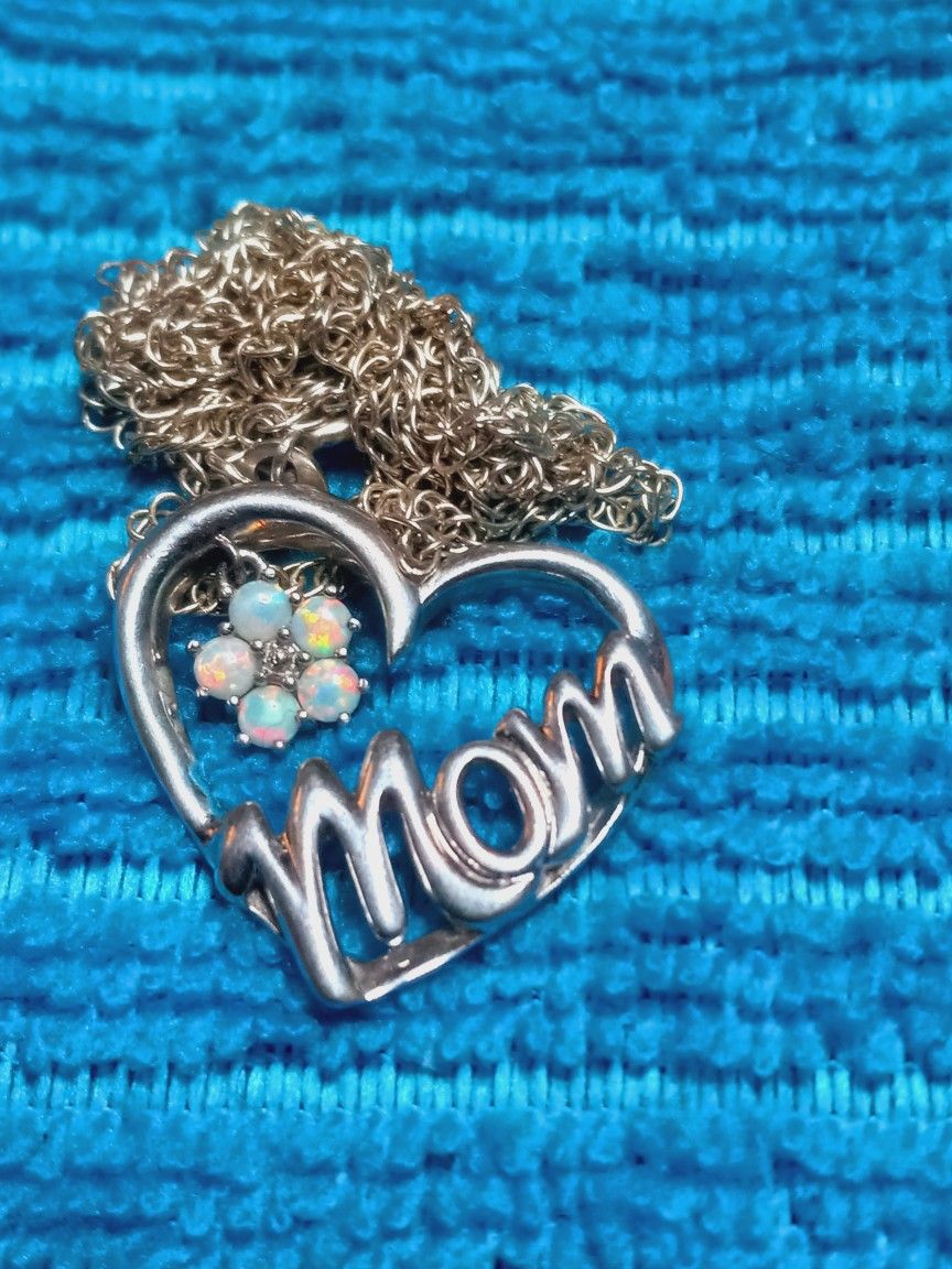 St.Silver Necklace 20" & "Mom" Pendant .75"
