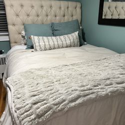 Queen Bed - FULLY FURNISHED - Mattress, Box Spring, Rails, Headboard, Throw pillows ets.