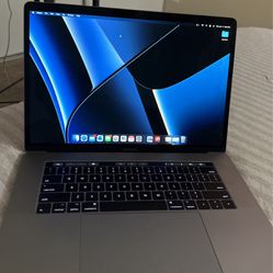 MacBook Pro 2017 15 Inch With Touch Bar 