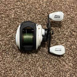 Abu Garcia Max Pro Baitcaster reel for Sale in Madera, CA - OfferUp