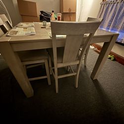 Beautiful Dining Room Table With Expander 