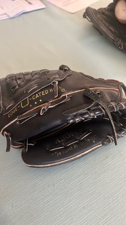 Rawlings Black Leather Baseball Glove