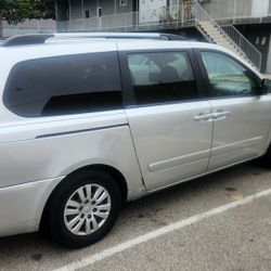 2012 Kia Sedona Van 197k Miles Automatic