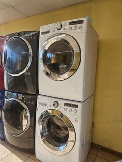 LG Front Load Washer and Dryer Gas Set