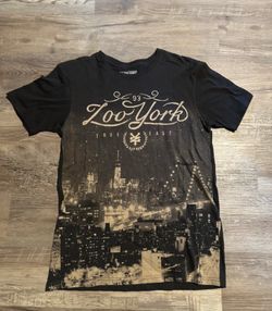 Zoo York * NY Skyline Short Sleeve Tee * Medium.