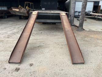 Equipment loading ramps