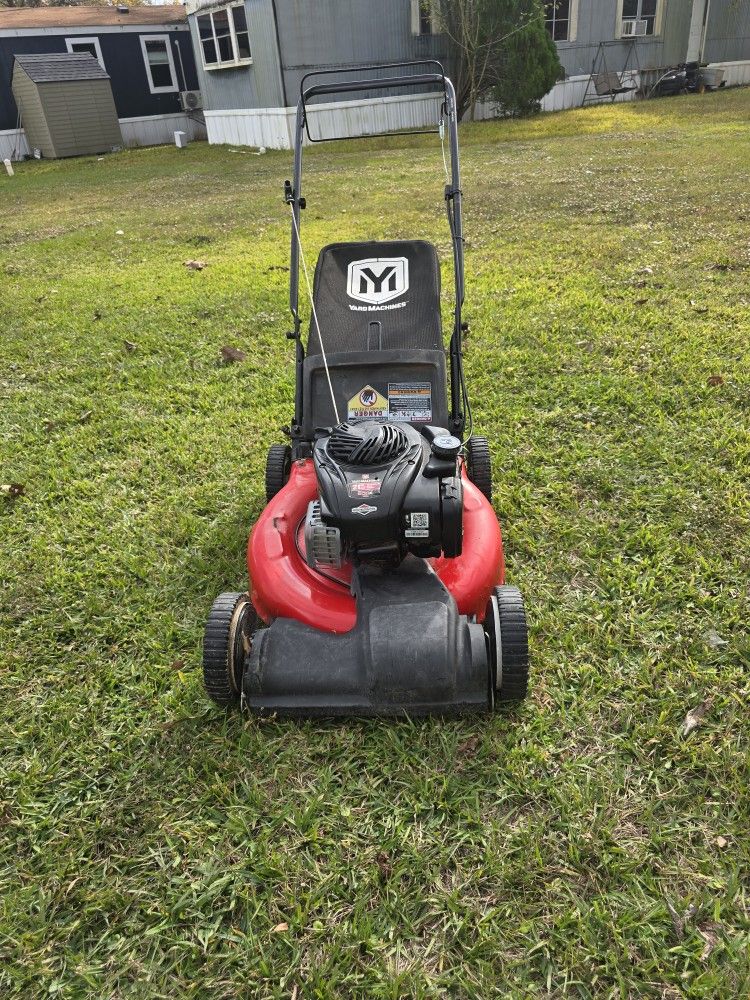Yard Machine 21" Self-propelled Lawn Mower