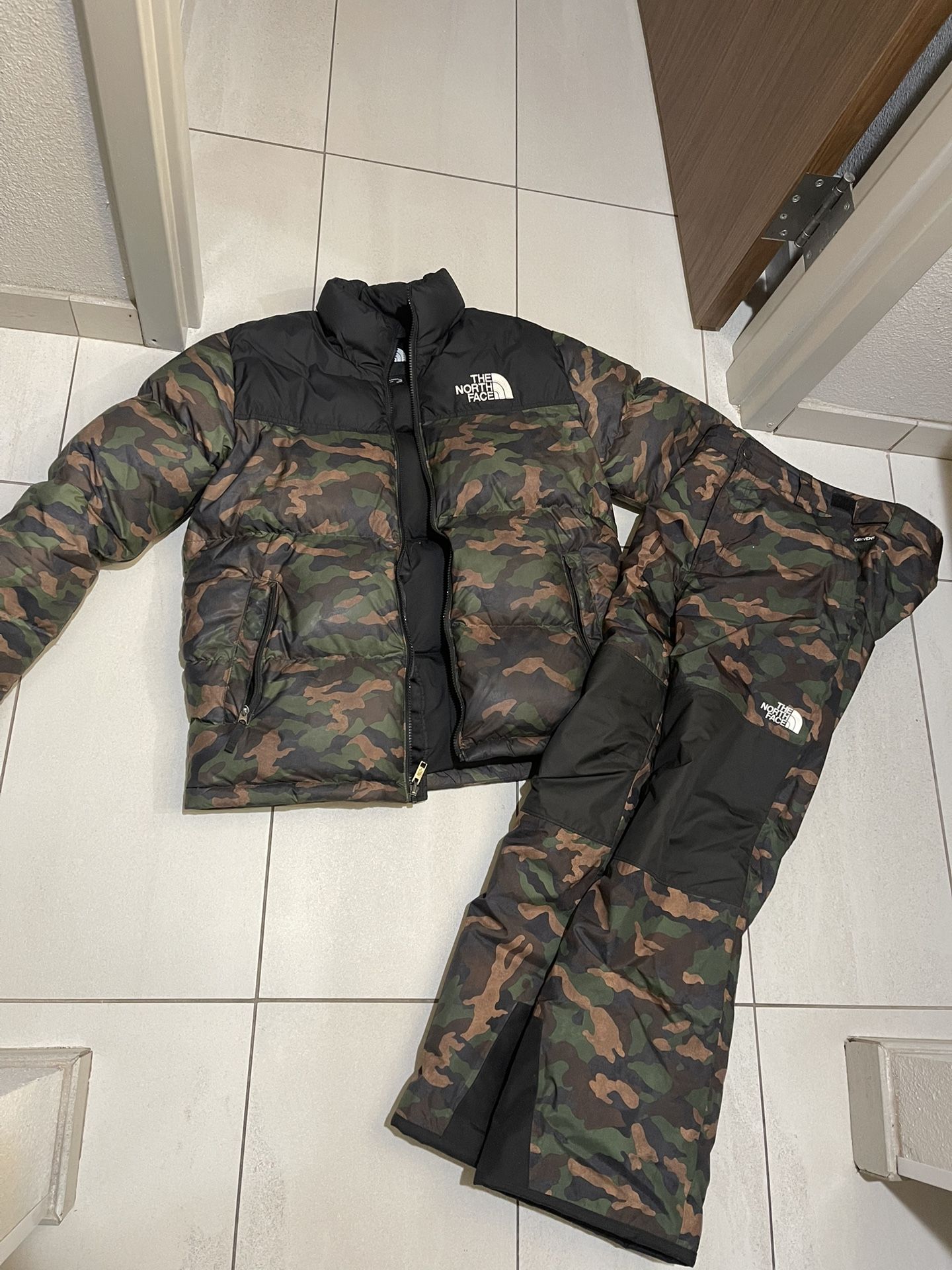 Mens Small Northface Coat With The Pants