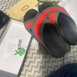GUCCI SLIDES 