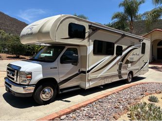 2017 Thor Fourwinds 31Y with slides and cameras