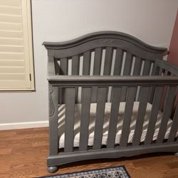 Crib/Toddler Bed $100