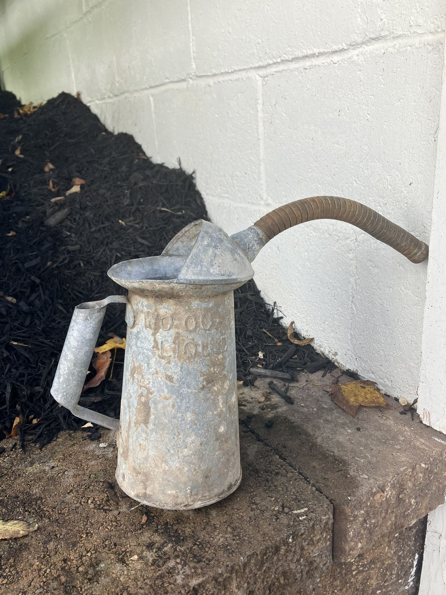 Vintage Metal Oil Can with Flexible Spout -2 quarts