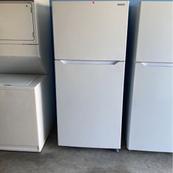 New Insignia White Refrigerator With Top Freezer