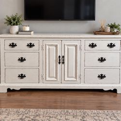Vintage dresser / TV bench