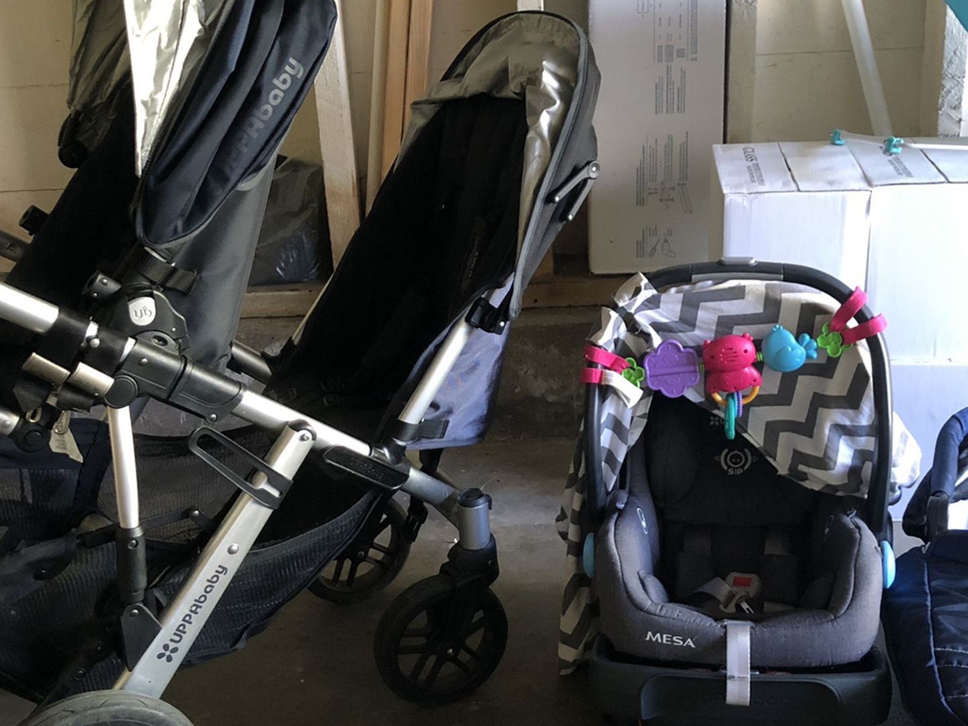Uppababy Vista 2014 With Mesa Car seat, Rumble Seat, Piggy Board, Bassinet And Mesa Stroller Attachment.