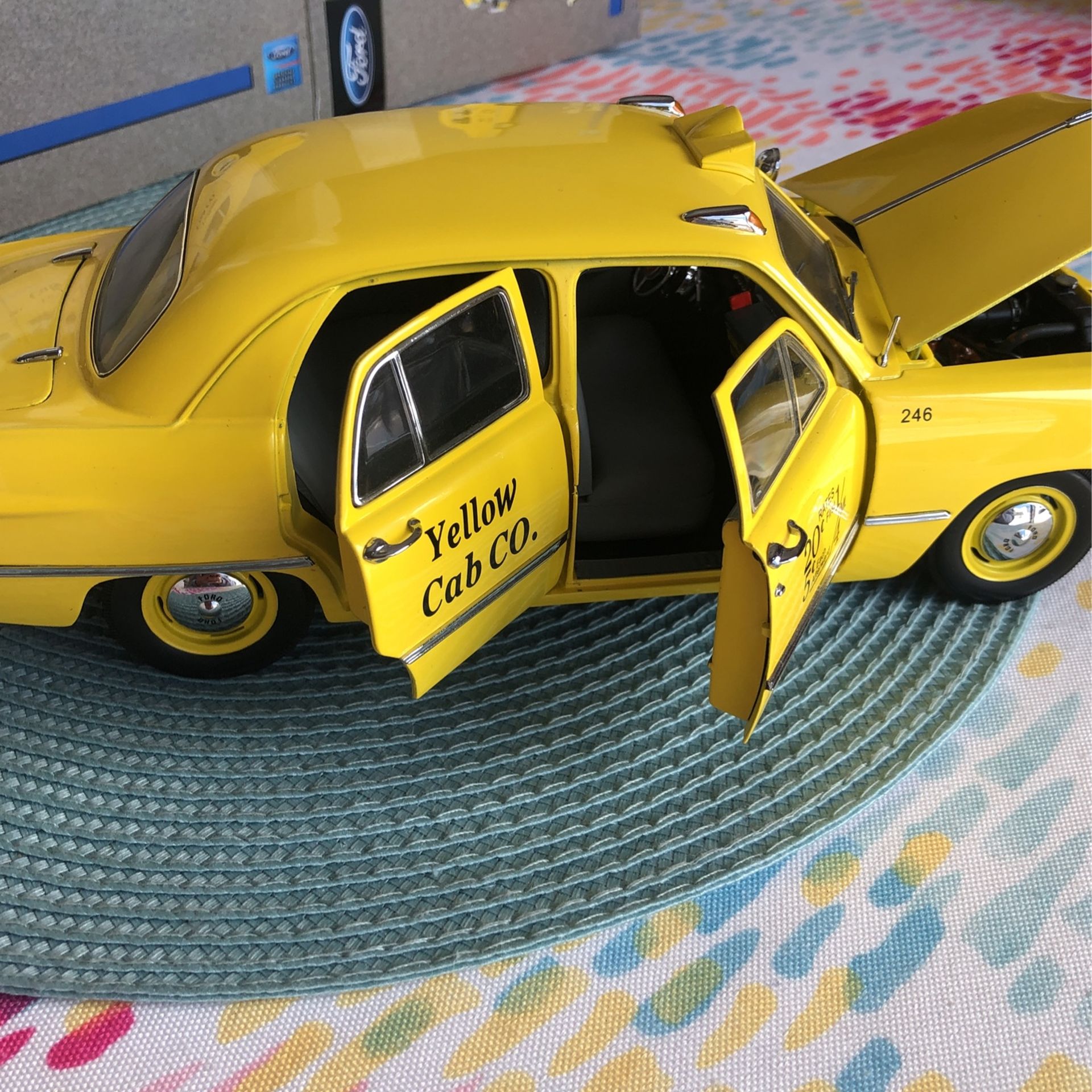 1950 Ford Yellow Cab 1/18 スケール Yellow cab 1950 Ford 1/18 scale