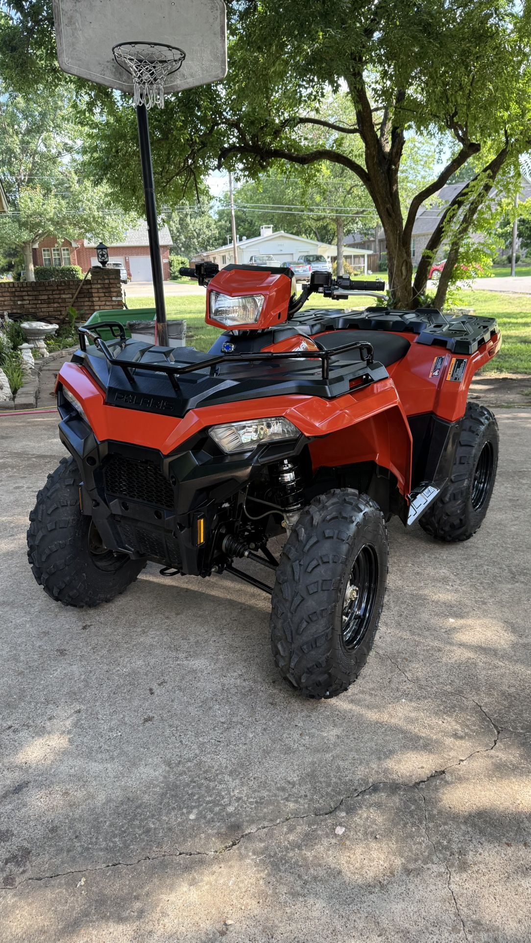 Like new only 19 hours and 180miles Polaris sportsman 2025 450cc 4x4 Automatic with title in hand ready to go withou any problems everything works
