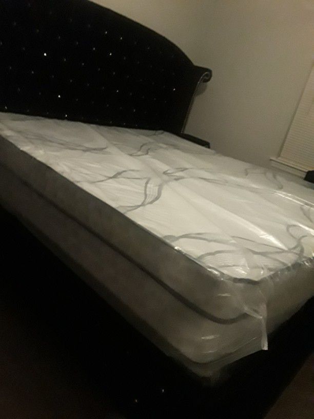 Pillow top king size set $399.99 mattress and box springs only 