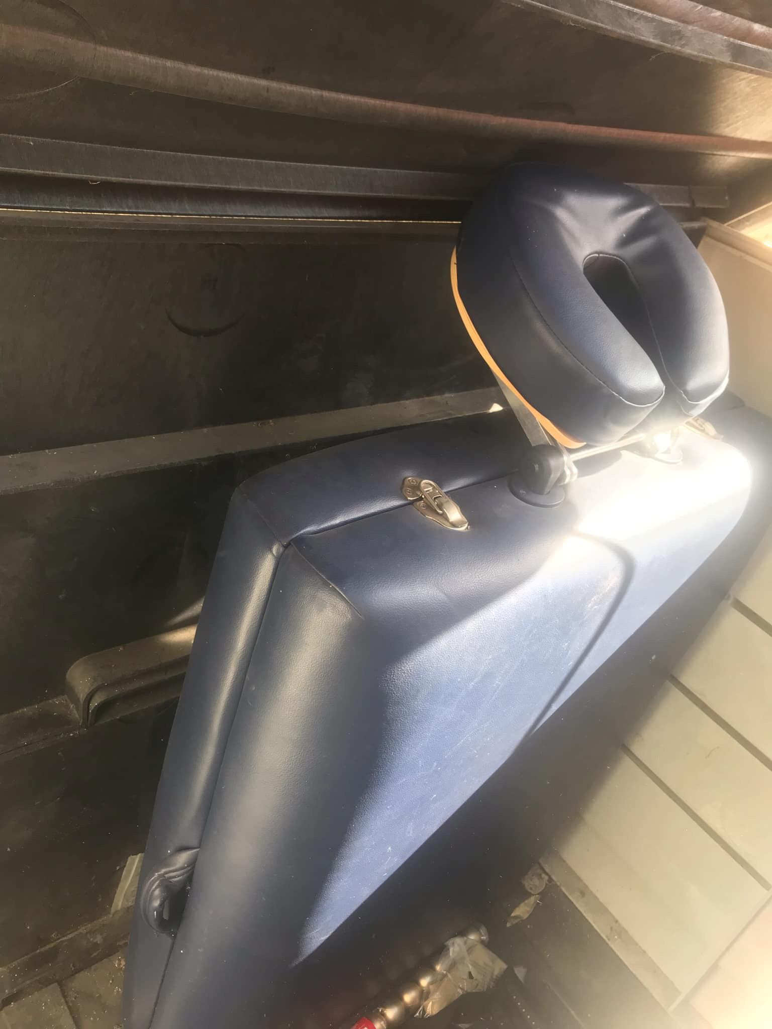 Massage Table Offer Me