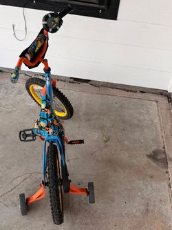 Hot Wheels Kids Bike with Training Wheels