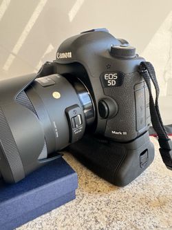 Canon 5D mark III w/grip $500