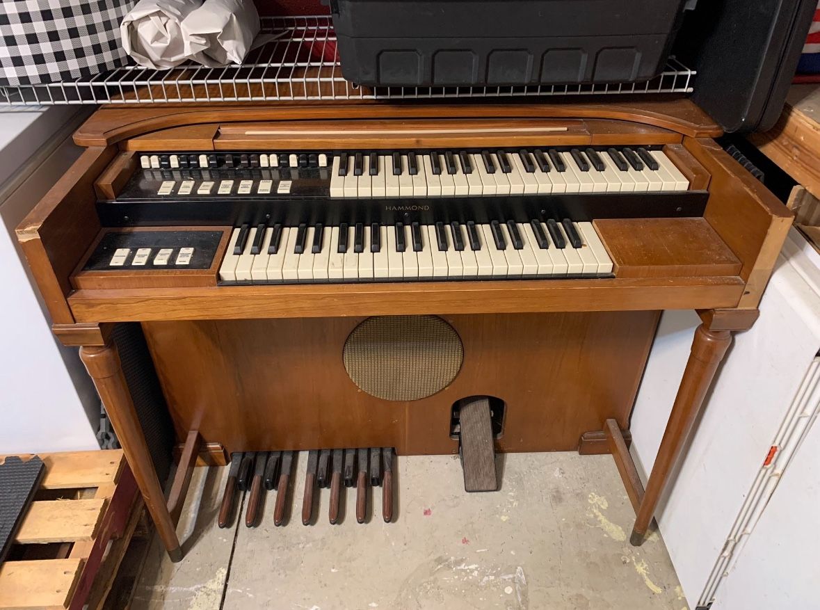 Hammond Organ Model M Series, The Spinet Model
