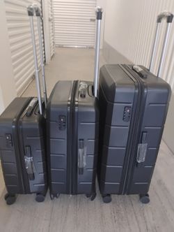 Brand New 3 Pieces Luggage 28,25,20 Inches