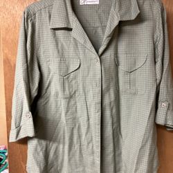 Women's green Plaid , Short sleeved, button down blouse size small 