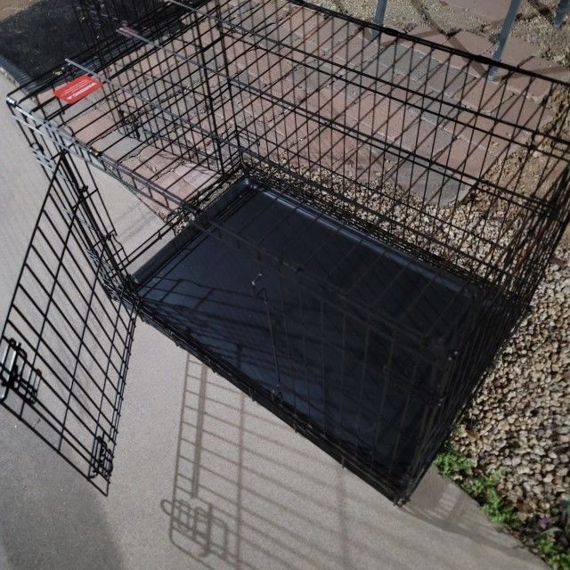 Dog crate double door