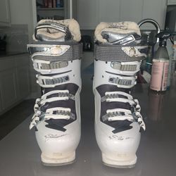 Ski Boots Salomon Size 6